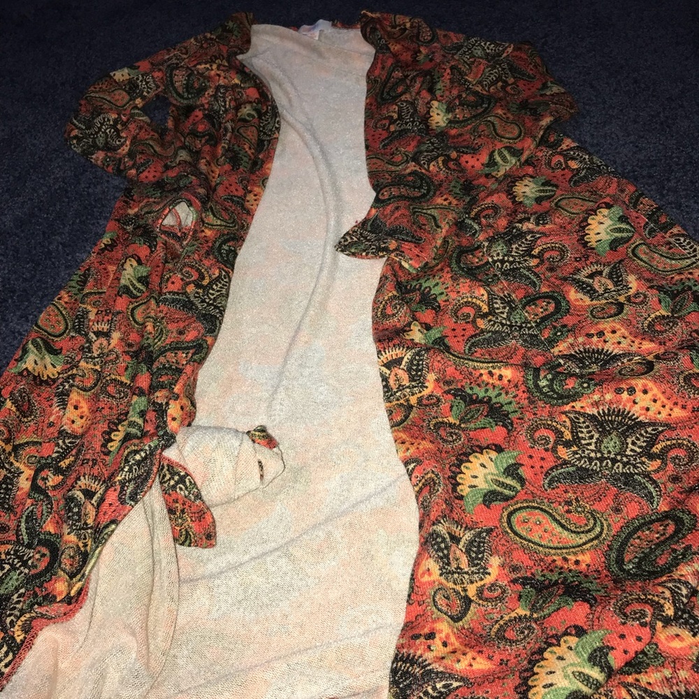 XS LuLaRoe paisley Sarah! Perfect for cool nights!